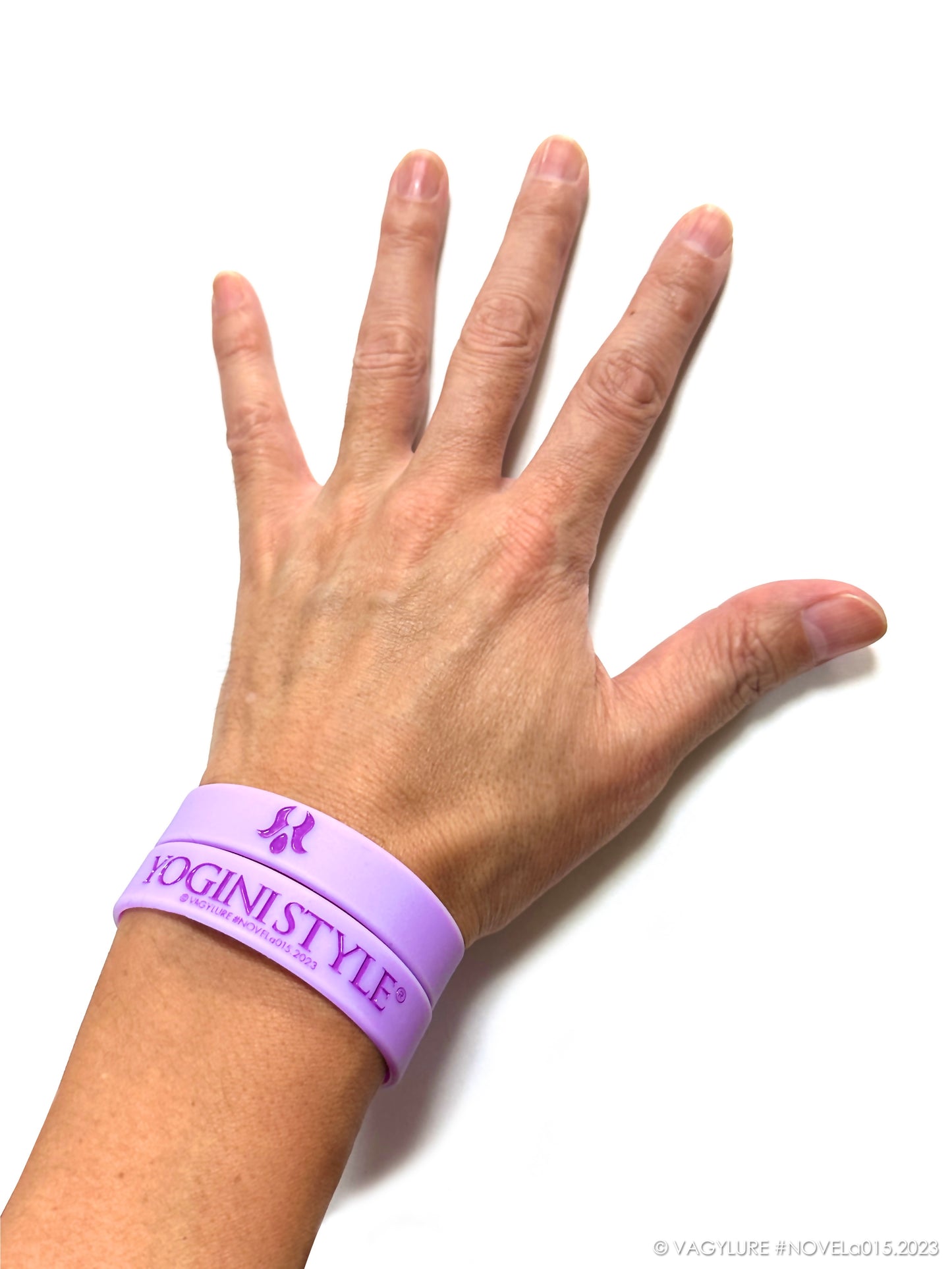 VAGYLURE® YOGINI STYLE® マストアイテム:ラバーバンド ●サイズ:FREE幅 約 : 15mm周 約 : 190mm ◇=*==*==*==*==*=*==*=◇ 送料別:¥370.- ◇=*==*==*==*==*=*==*=◇※写真は表裏確認用です。販売商品は1個です。
